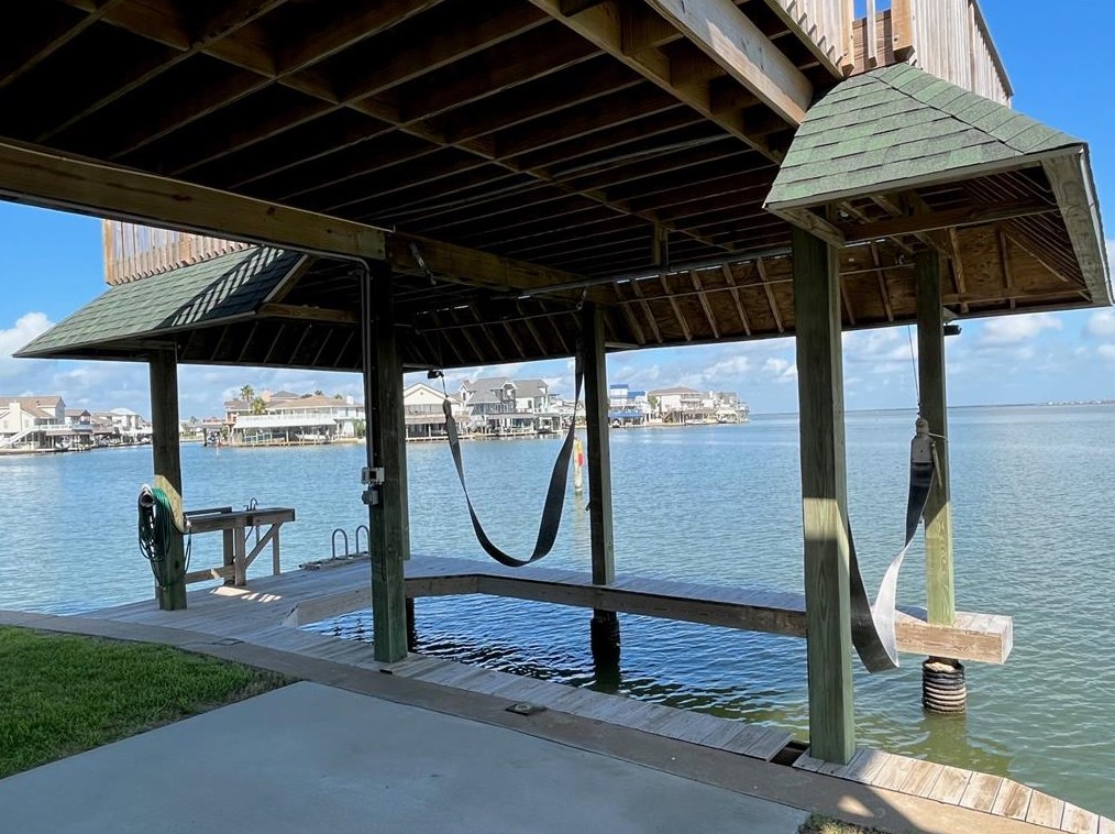 1122 Makatea St, Galveston, TX 77554