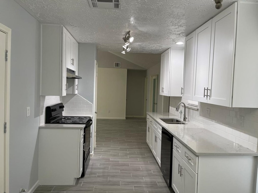 11522 Plumbrook Dr, Houston TX  77099-3328 exterior
