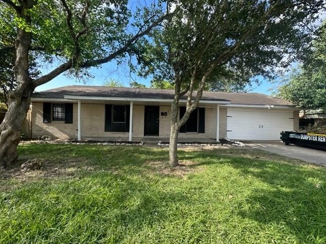 13806 Hollypark Dr, Houston, TX 77015-2913