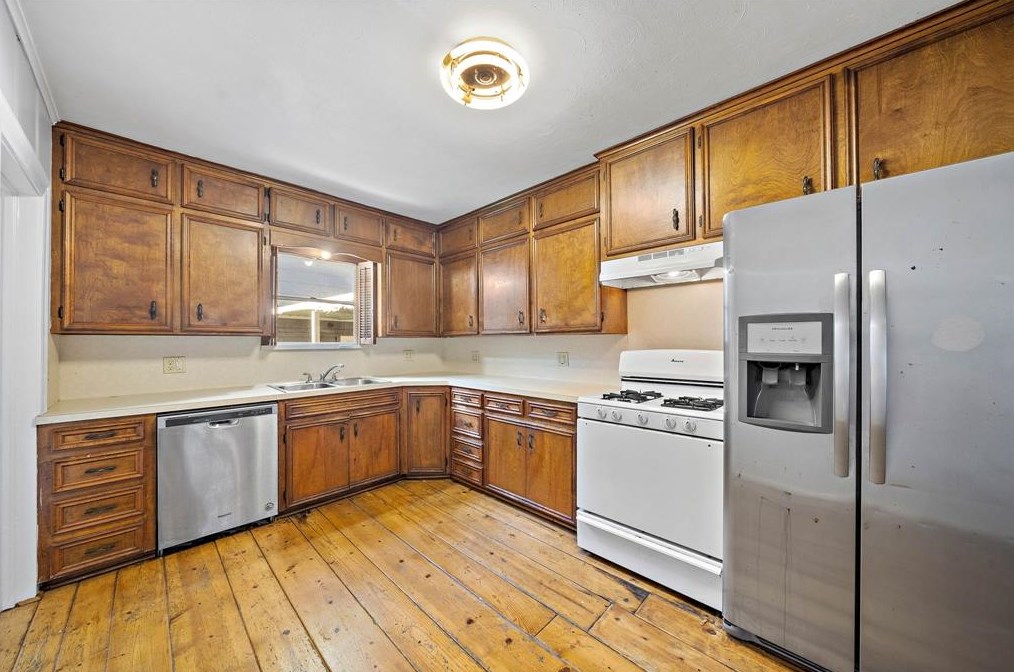 415 Pearce St, Baytown TX  77520-5244 exterior