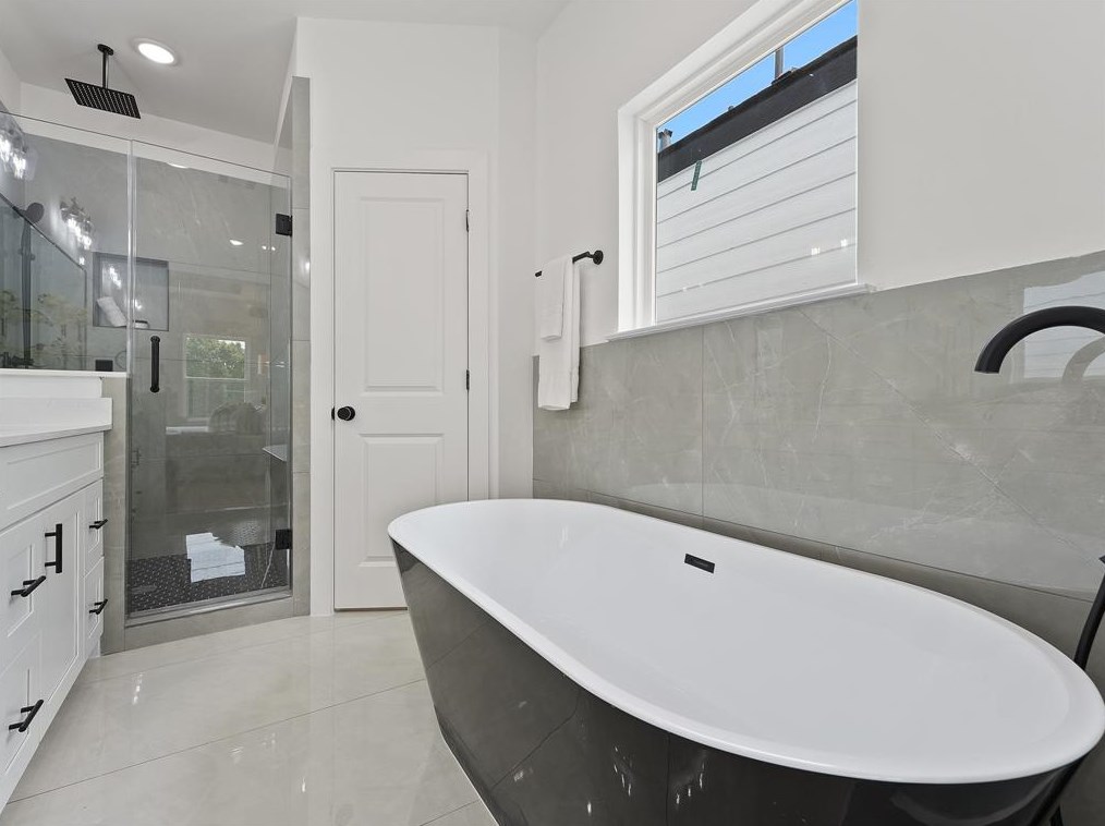 4814 Cochran, Houston TX  77009-2115 exterior