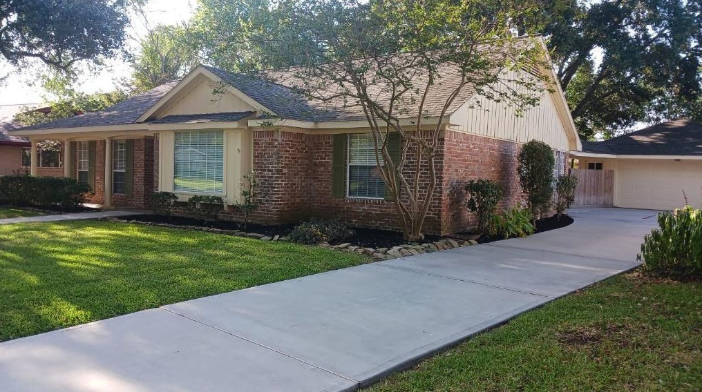 18230 Caprice Ln, Houston, TX 77058