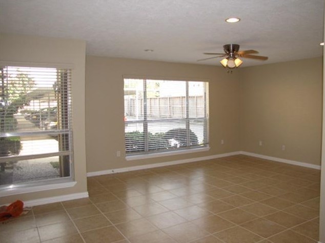 3303 W Greenridge Dr #23, Houston, TX 77057