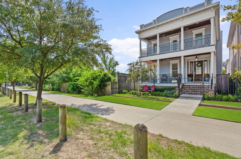 1225 Nicholson St, Houston, TX 77008-6755
