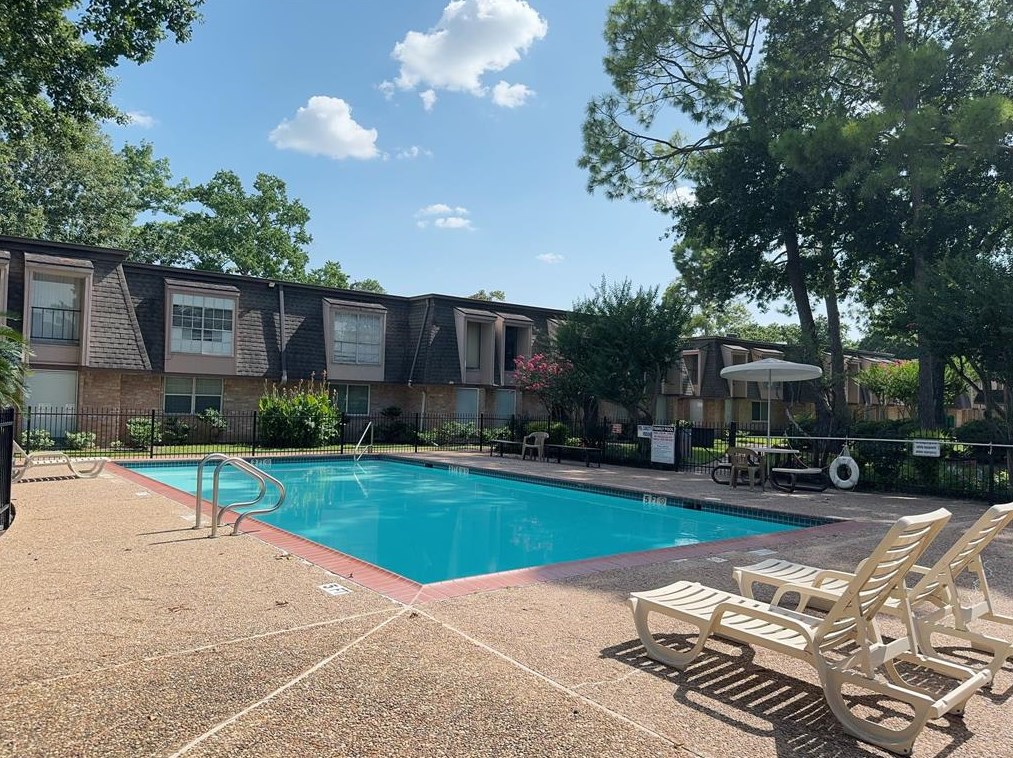 12633 Memorial Dr Apt 74, Houston, TX 77024