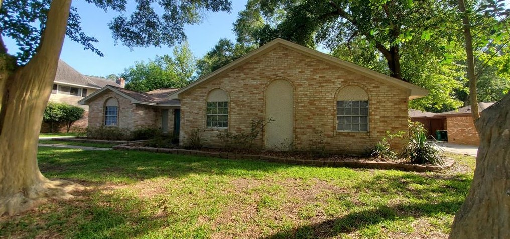748 Charter Oaks Dr, Conroe, TX 77302