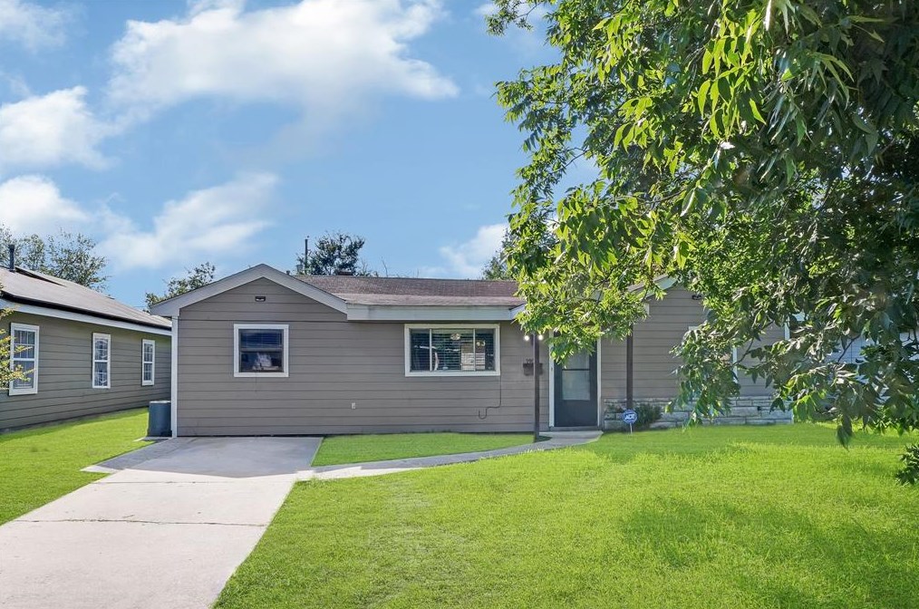 1901 San Jacinto Dr, Pasadena, TX 77502-1823