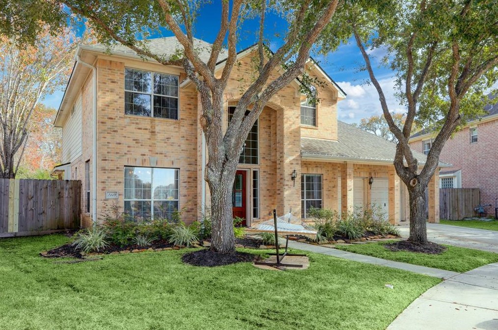 2119 Water Way, Taylor Lake Village, TX 77586