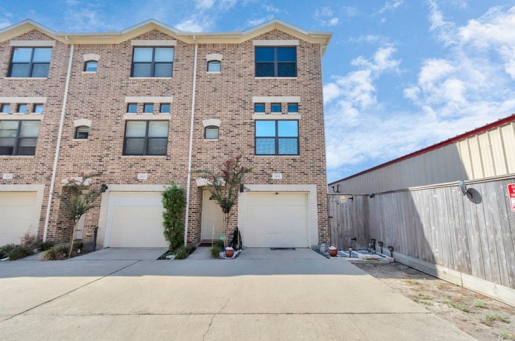 2710 Hullsmith Dr #1101, Houston, TX 77063