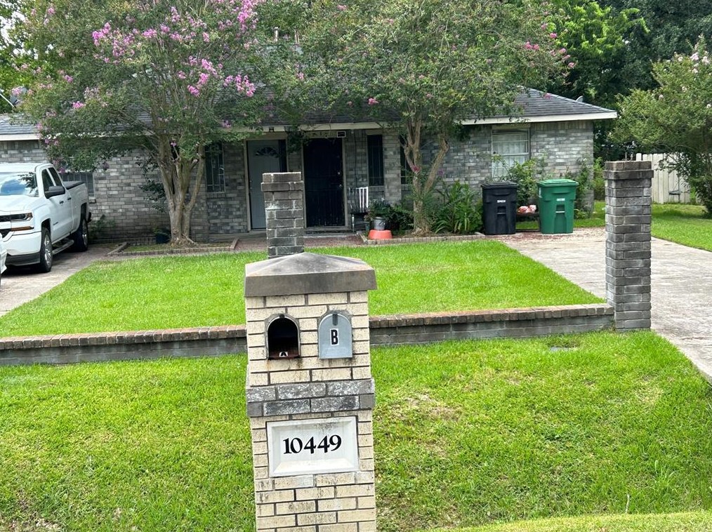 10449 Wicklowe St, Houston, TX 77016-3125