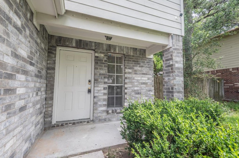 8006 Scarlet Tanager Dr, Humble, TX 77396