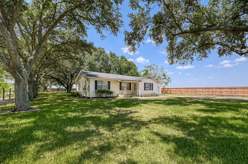 11426 Needville Fairchilds Rd, Needville, TX 77461-9276