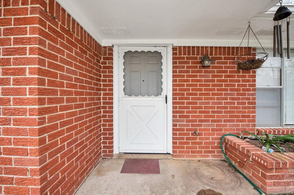 2633 Charles Ln, Sugar Land TX  77498-1703 exterior