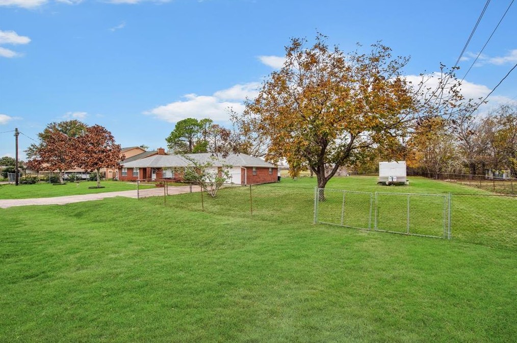 2633 Charles Ln, Sugar Land TX  77498-1703 exterior