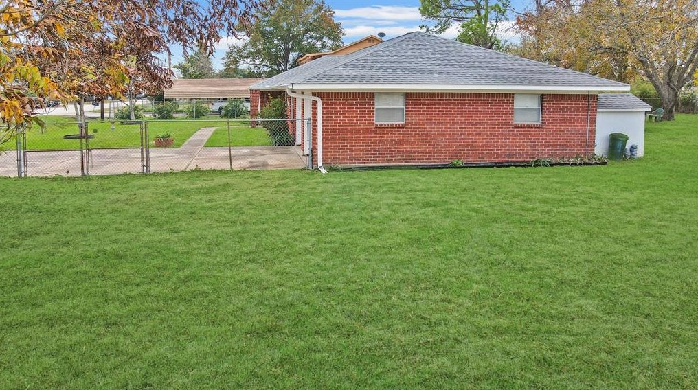 2633 Charles Ln, Sugar Land TX  77498-1703 exterior