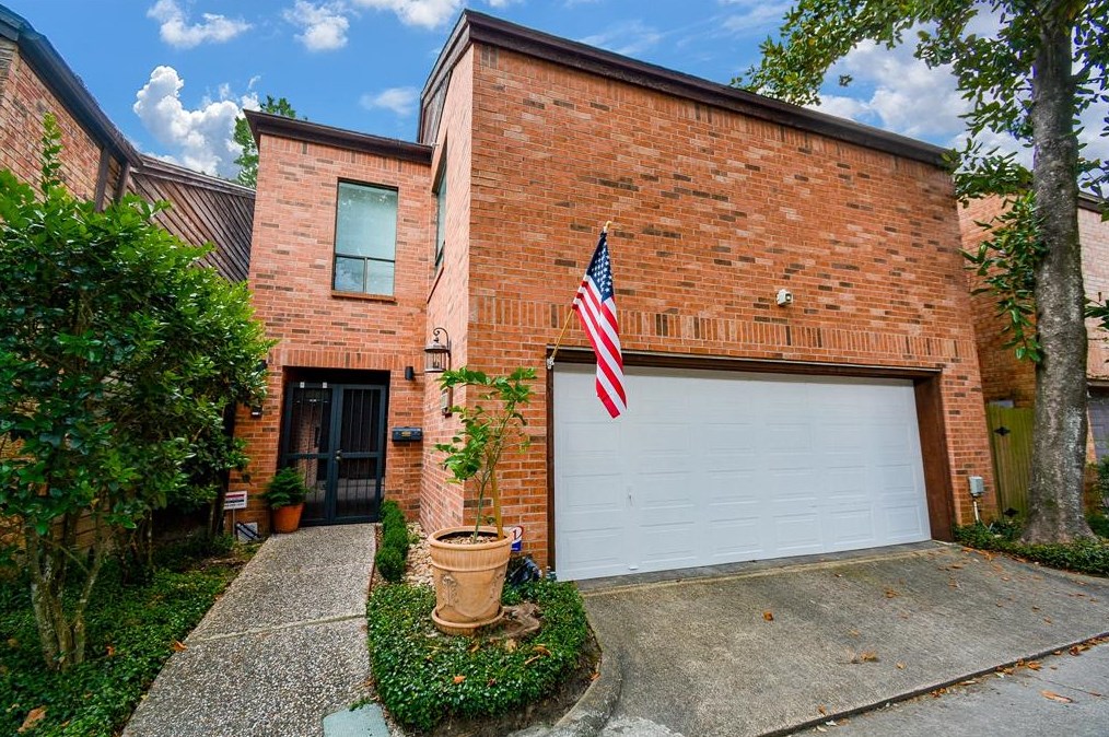 9535 Bayou Brook St, Houston, TX 77063