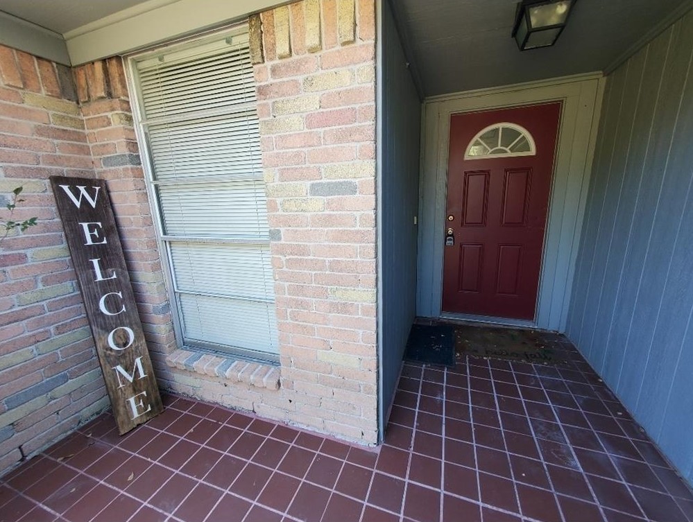725 S Iowa Ave, League City, TX 77573