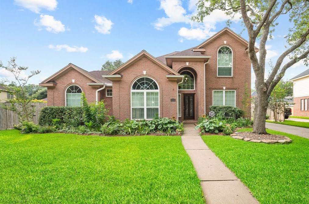 2034 Cypress Bend Ln, Sugar Land, TX 77478-5297