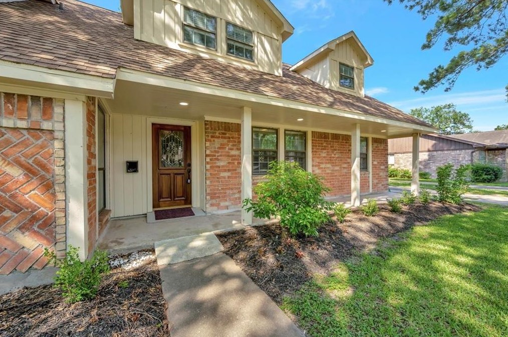15323 Saint Cloud Dr, Houston, TX 77062-3518