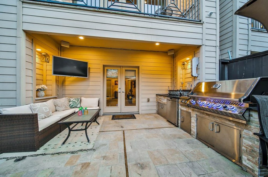 4412 Floyd St, Houston, TX 77007-5537