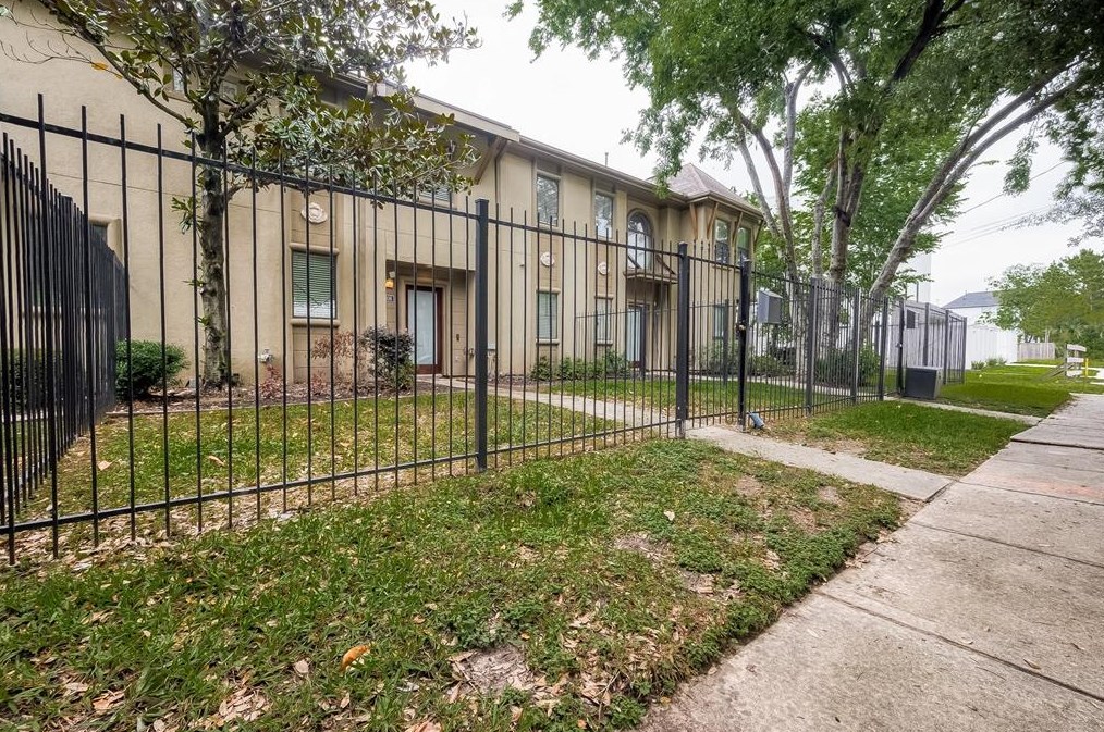 3406 St Emanuel St, Houston TX  77004-4262 exterior