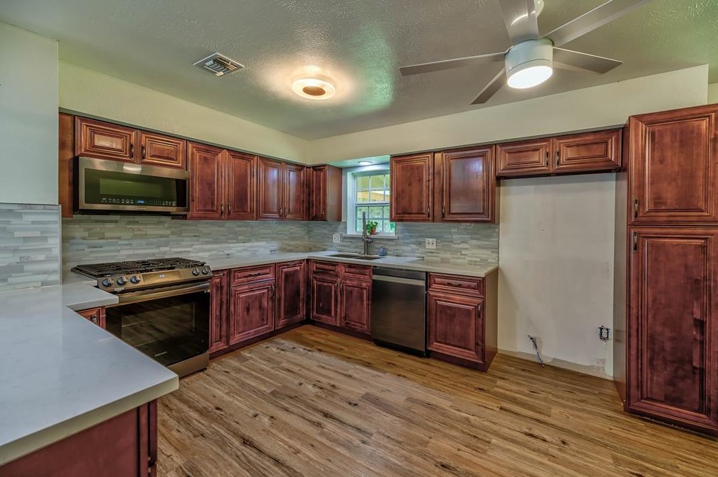 3003 Paul Knox St, Huntsville, TX 77320