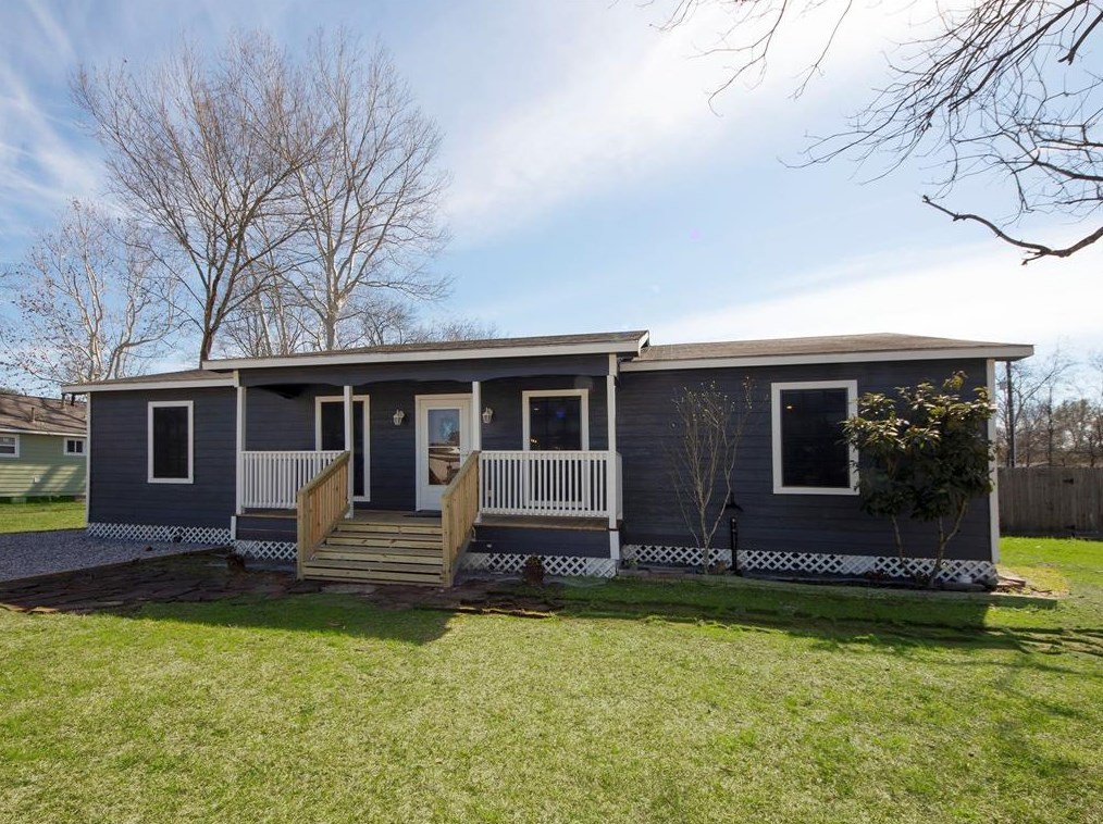 320 Holiday St, Tomball, TX 77375