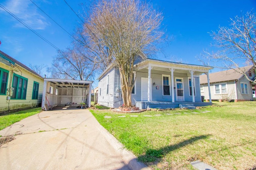 402 Baylor St, Brenham, TX 77833-3799