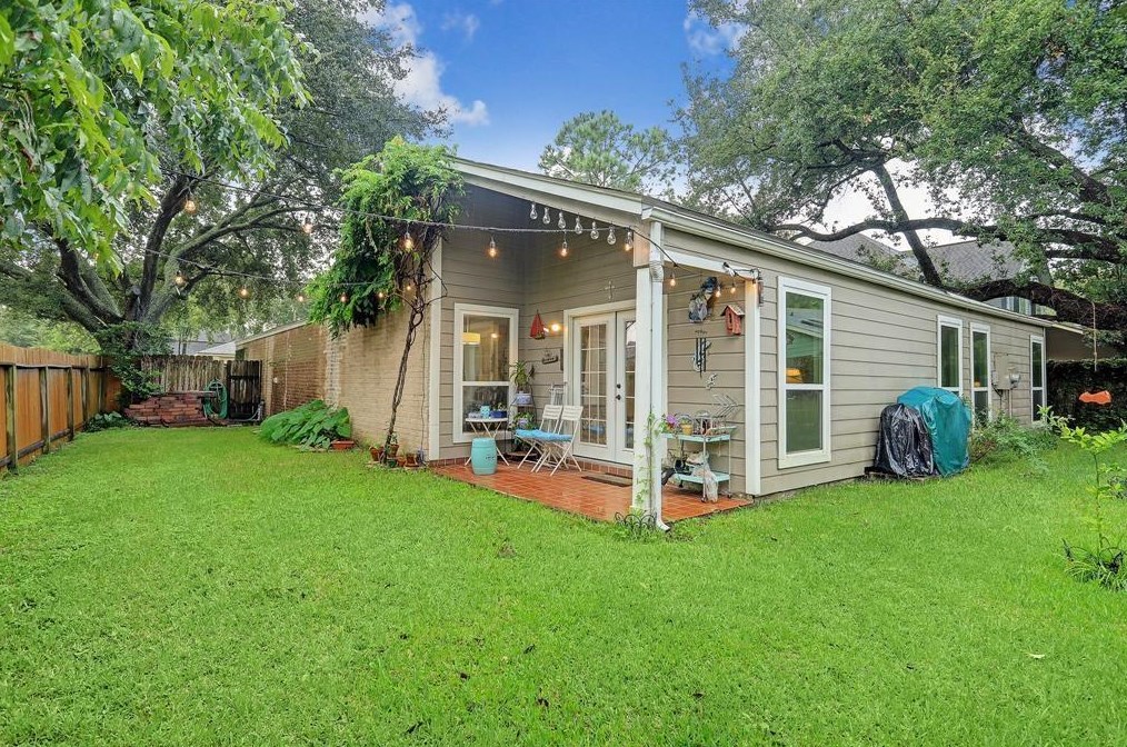 1622 Beaconshire Rd, Houston TX  77077-3818 exterior