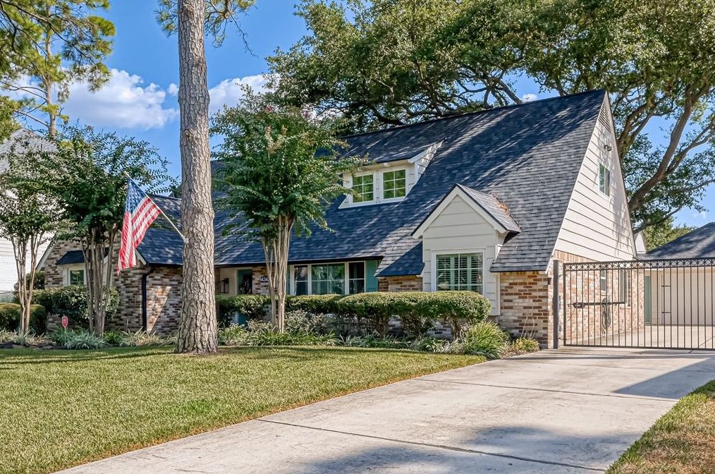 14347 Chadbourne Dr, Houston, TX 77079-6611