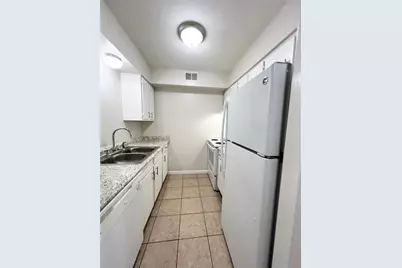 130 Oyster Creek Drive #26, Lake Jackson, TX 77566 - Photo 6