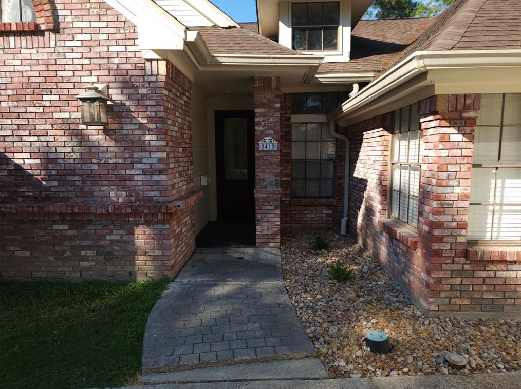 8430 London Way Dr, Spring, TX 77389