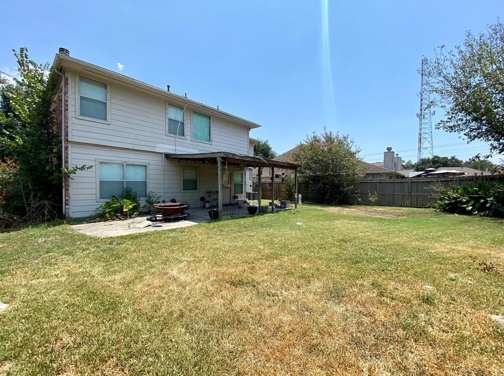 5923 Villa Hl Dr, Houston TX  77066-3985 exterior