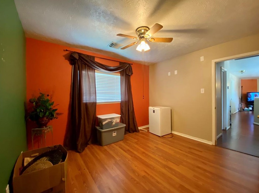 5923 Villa Hl Dr, Houston TX  77066-3985 exterior