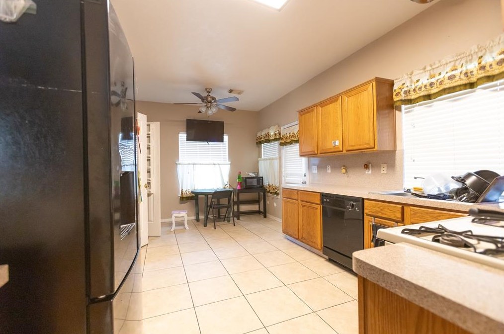 5923 Villa Hills Dr, Houston TX  77066-3978 exterior