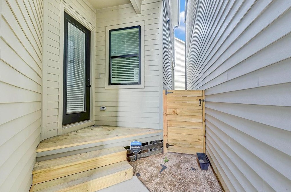 2557 Judiway St, Houston, TX 77018