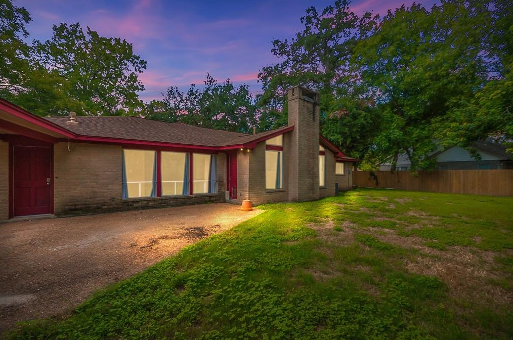 205 Nasturtium St, Richwood, TX 77566