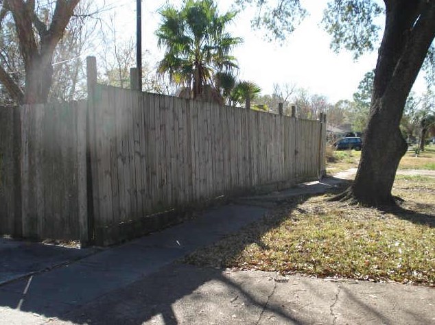8209 Montridge Dr, Houston TX  77055-1417 exterior