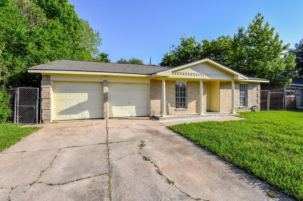 6122 Heatherbloom Dr, Houston, TX 77085