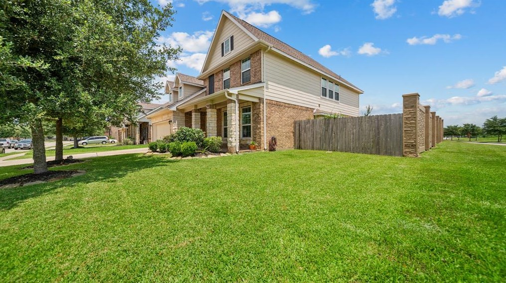 3815 Oak Ridge Dr, Pearland, TX 77581