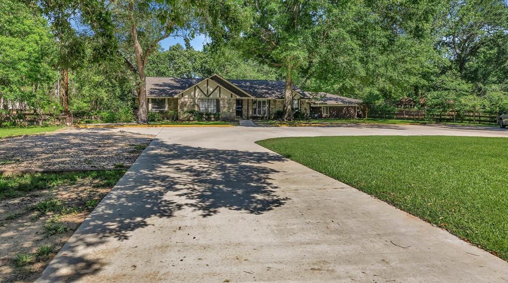 15197 Moonlight Trl, Conroe, TX 77384-3543