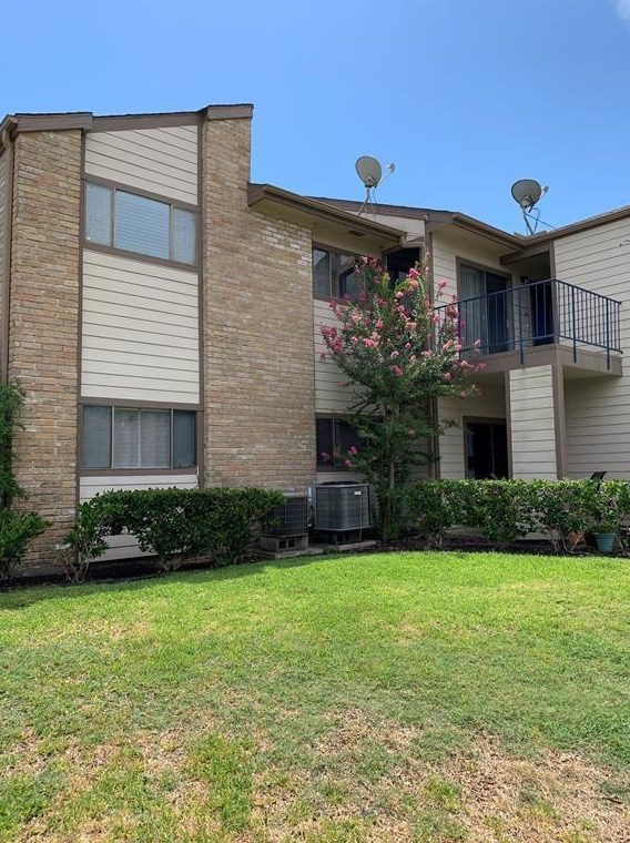 7080 N Holiday Dr, Galveston, TX 77550