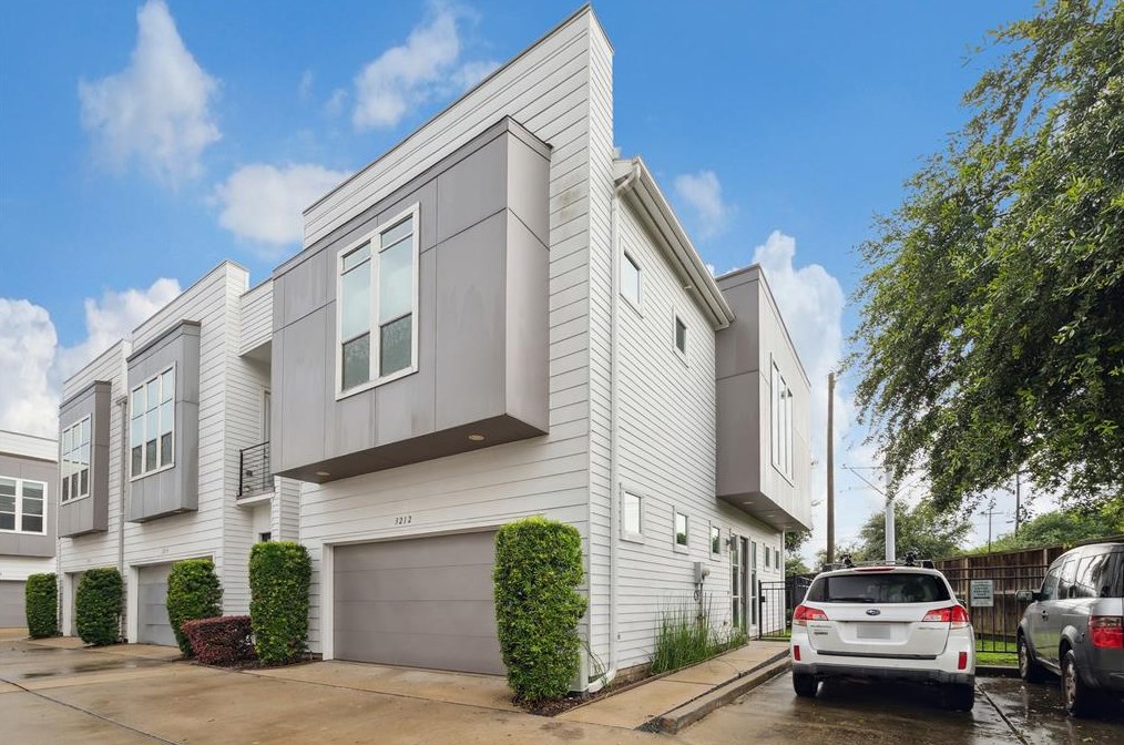 3212 Lamar St, Houston, TX 77003-0063