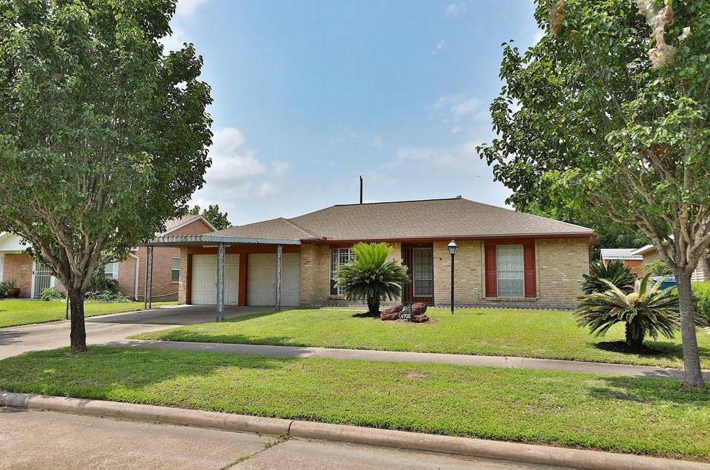 4702 Smooth Oak Ln, Houston, TX 77053-1118