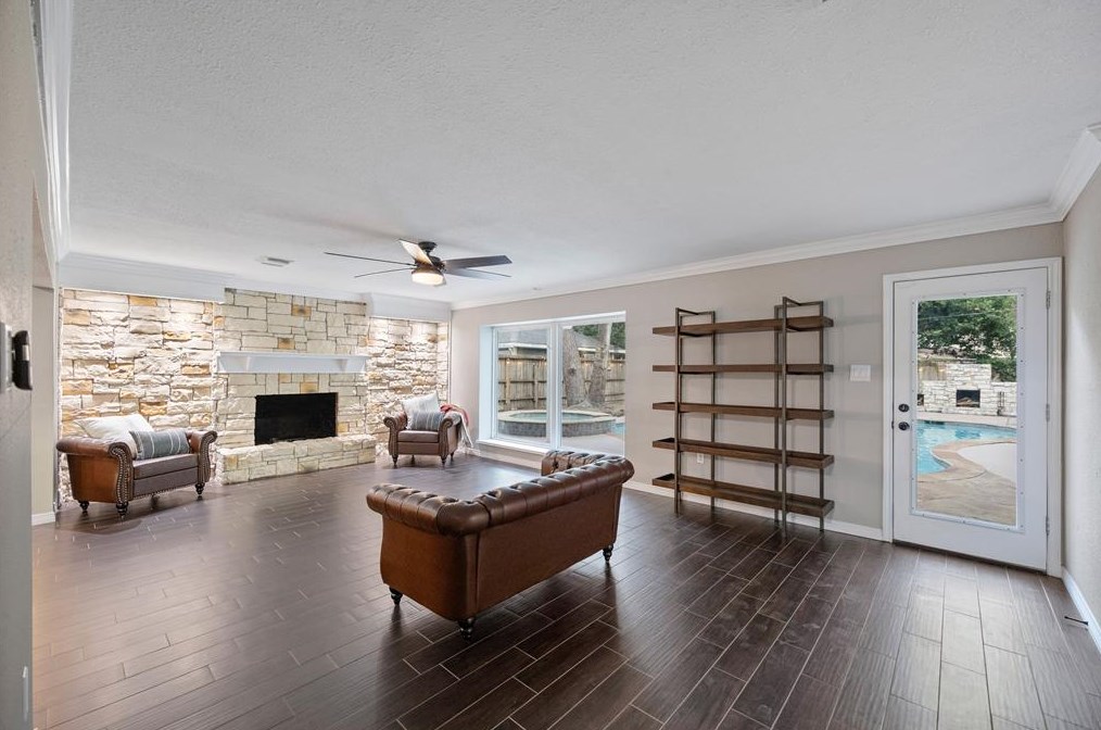 10611 Dunbrook Dr, Houston TX  77070-4039 exterior