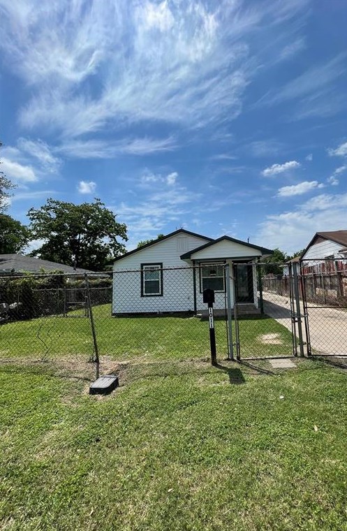1011 Defender St, Houston, TX 77029-4517
