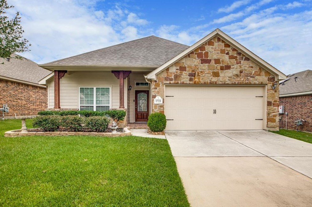 1721 Park Oak Dr, Conroe, TX 77304