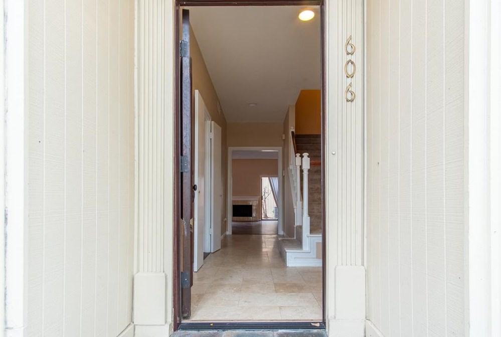 606 Augusta Dr, Houston TX  77057-2008 exterior