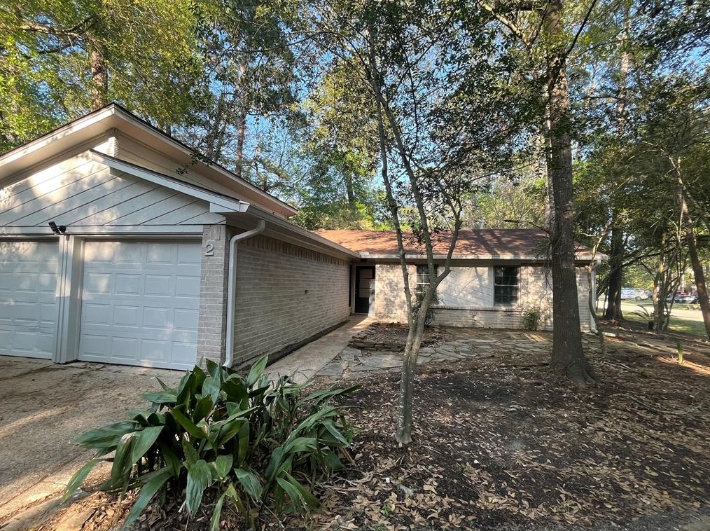 2 W Broken Oak Ct, Spring, TX 77381