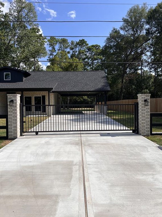 819 Little Doe Dr, Crosby, TX 77532-3181
